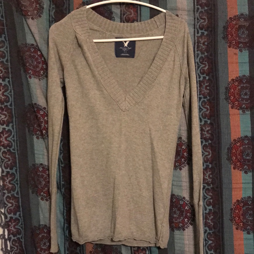 gray v-neck sweater.